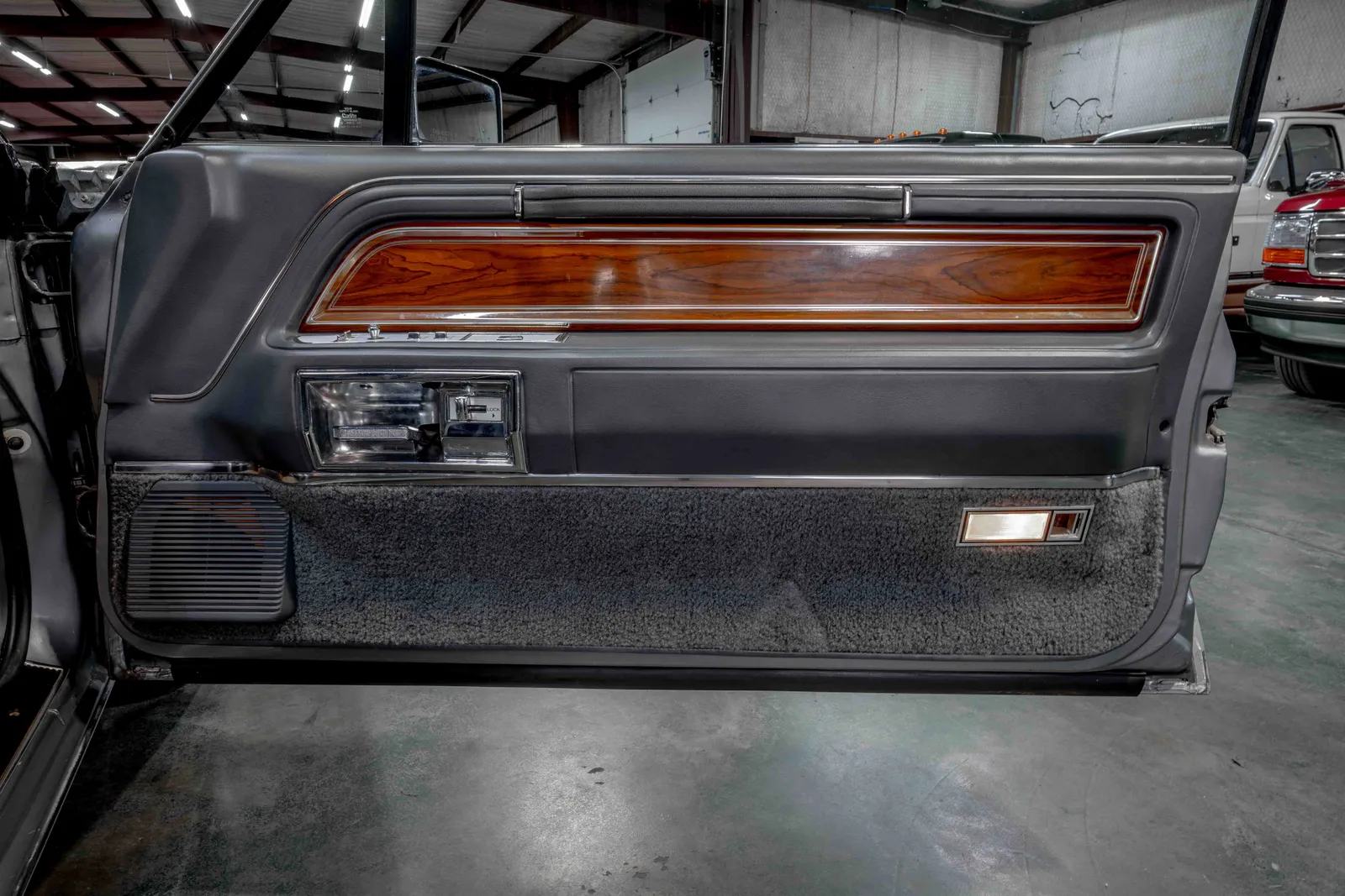 1983-Lincoln-Continental-Black-668677--46.jpg